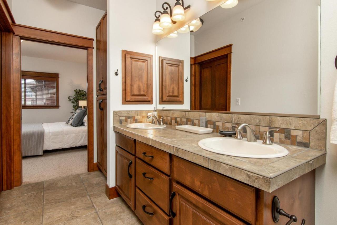 Modern Riverstone Condo With Grand Deck - Steps To Shops, Restaurants, Trails And River コー・ダリーン エクステリア 写真