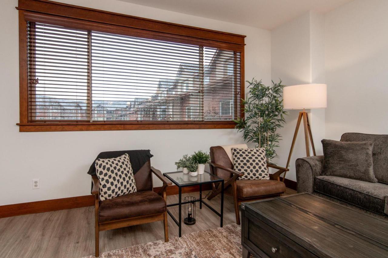 Modern Riverstone Condo With Grand Deck - Steps To Shops, Restaurants, Trails And River コー・ダリーン エクステリア 写真