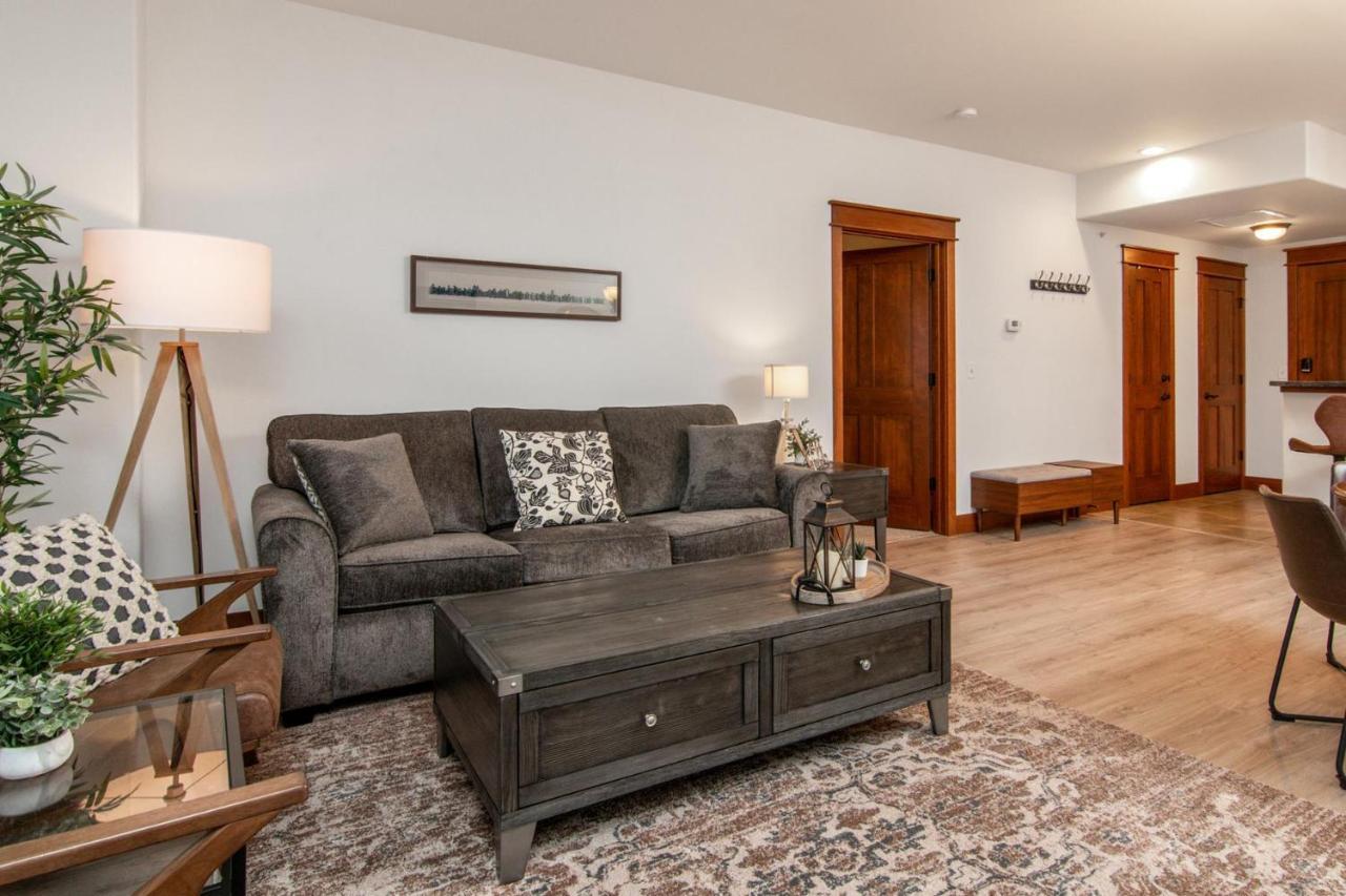 Modern Riverstone Condo With Grand Deck - Steps To Shops, Restaurants, Trails And River コー・ダリーン エクステリア 写真